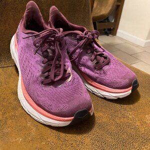 Hoka Clifton 8 Size 8.5B